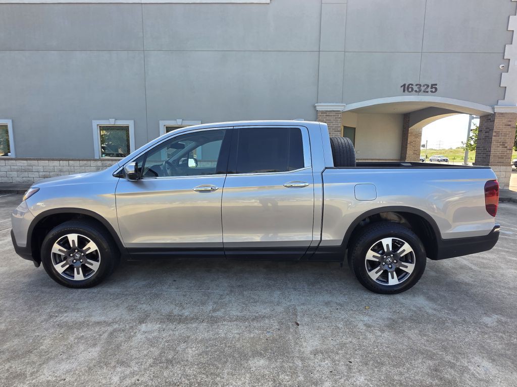 2017 Honda Ridgeline Image 4
