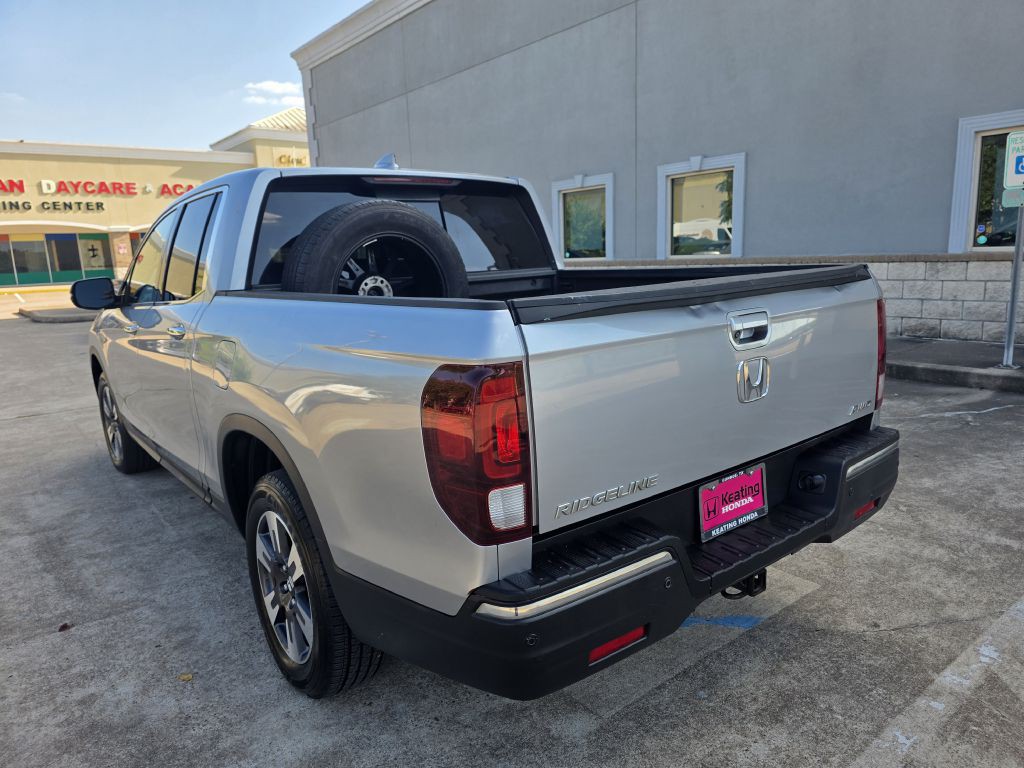 2017 Honda Ridgeline Image 5