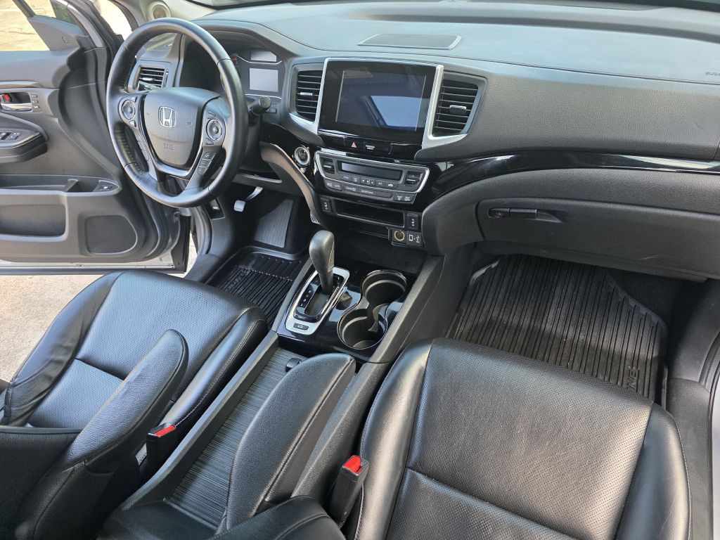 2017 Honda Ridgeline Image 15