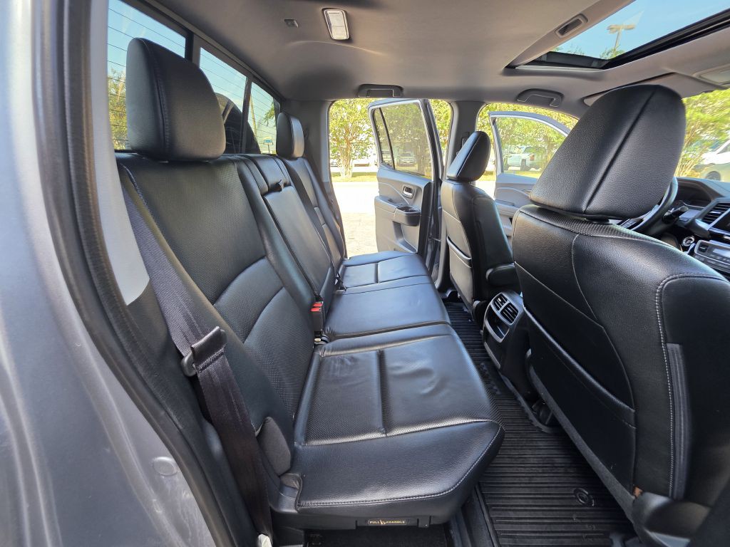 2017 Honda Ridgeline Image 16