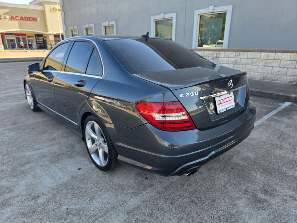 2014 Mercedes-Benz C-Class Image 3