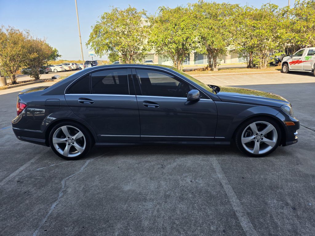 2014 Mercedes-Benz C-Class Image 6