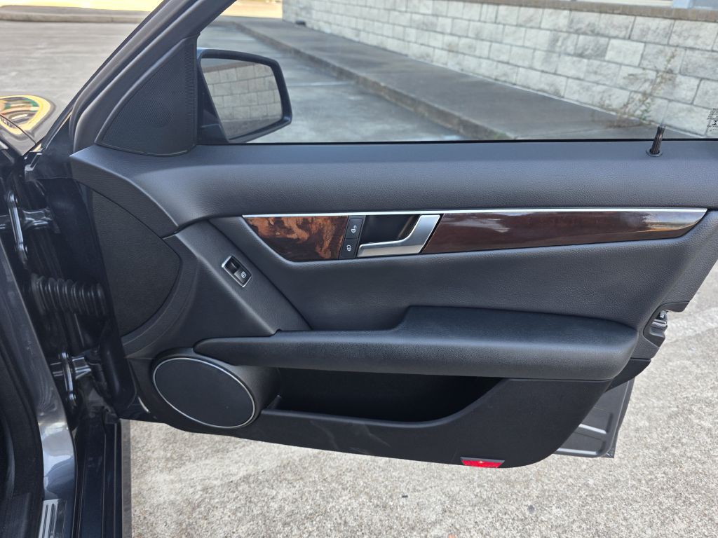 2014 Mercedes-Benz C-Class Image 16
