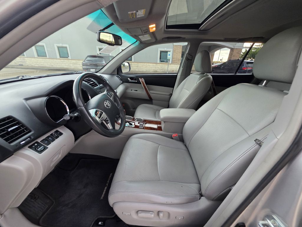 2012 Toyota Highlander Image 11