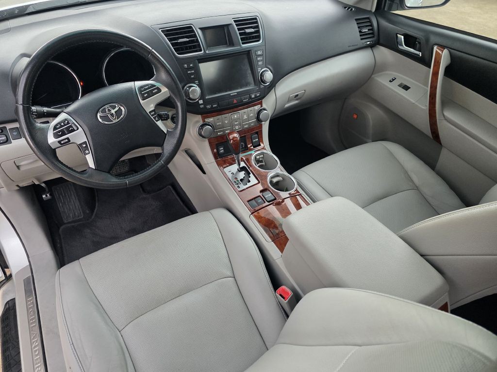 2012 Toyota Highlander Image 12