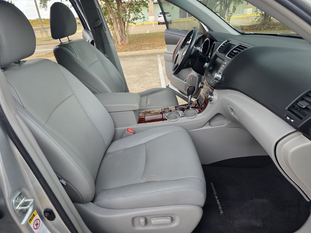 2012 Toyota Highlander Image 14