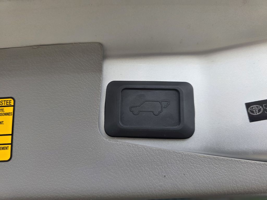 2012 Toyota Highlander Image 22