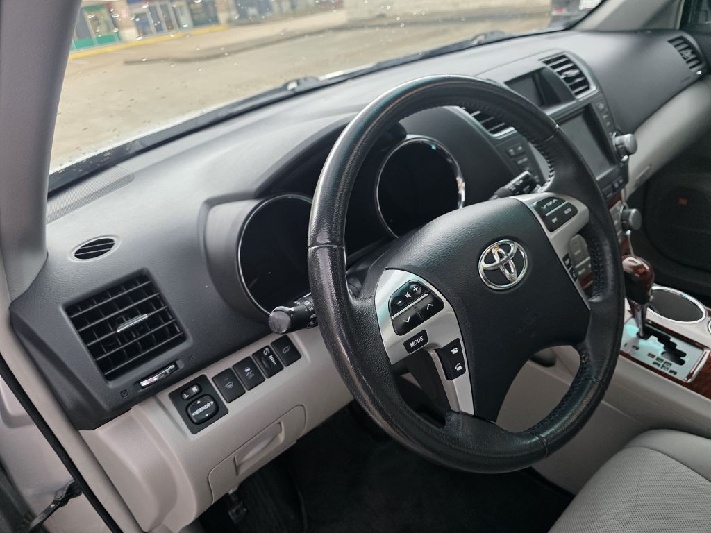 2012 Toyota Highlander Image 23