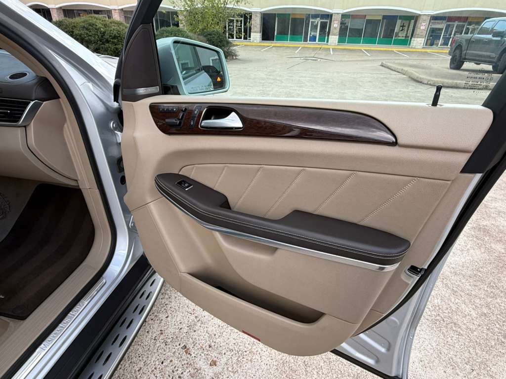 2014 Mercedes-Benz GL-Class Image 25