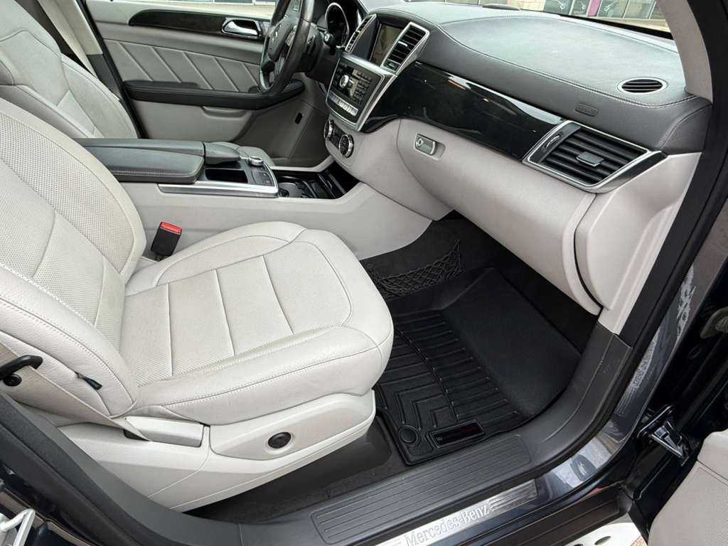 2015 Mercedes-Benz GL-Class Image 17