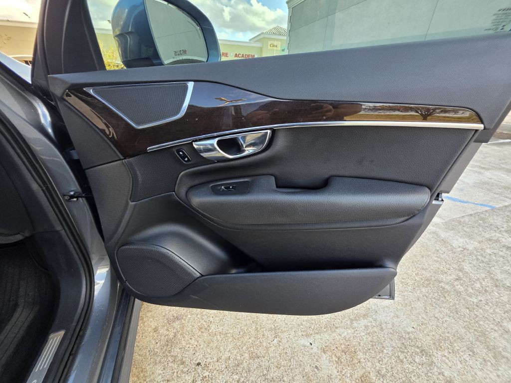 2016 Volvo XC90 Image 21