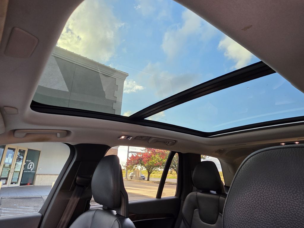 2016 Volvo XC90 Image 28