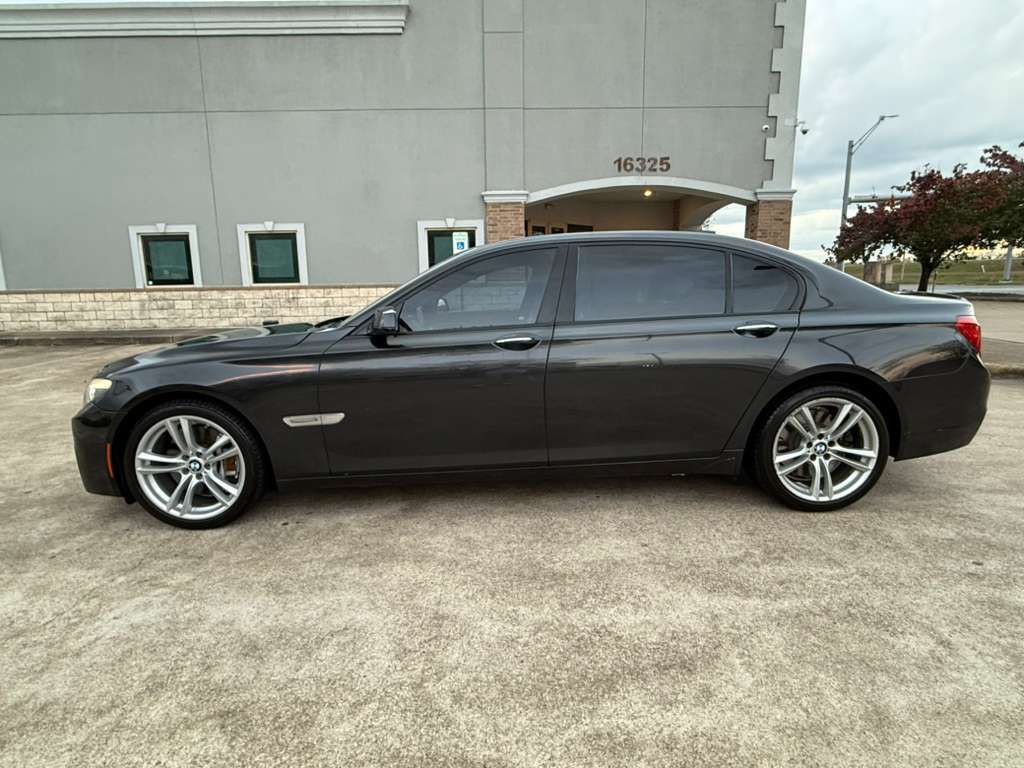 2012 BMW 7 Series Image 5