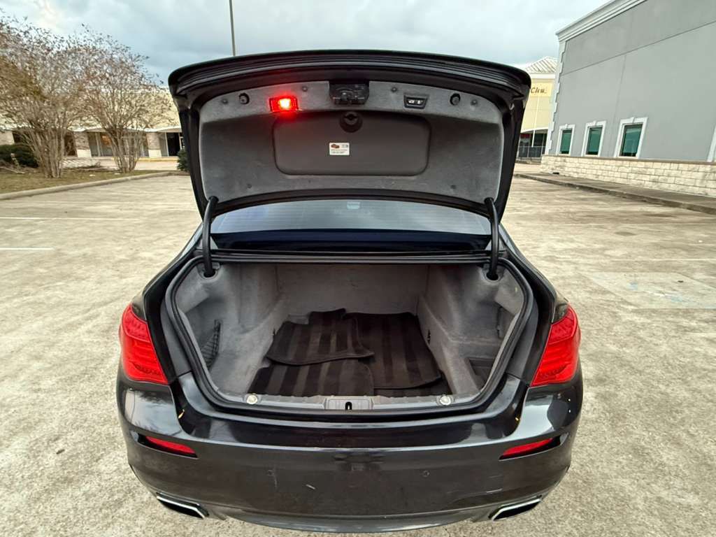 2012 BMW 7 Series Image 12