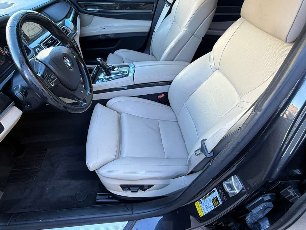 2012 BMW 7 Series Image 14