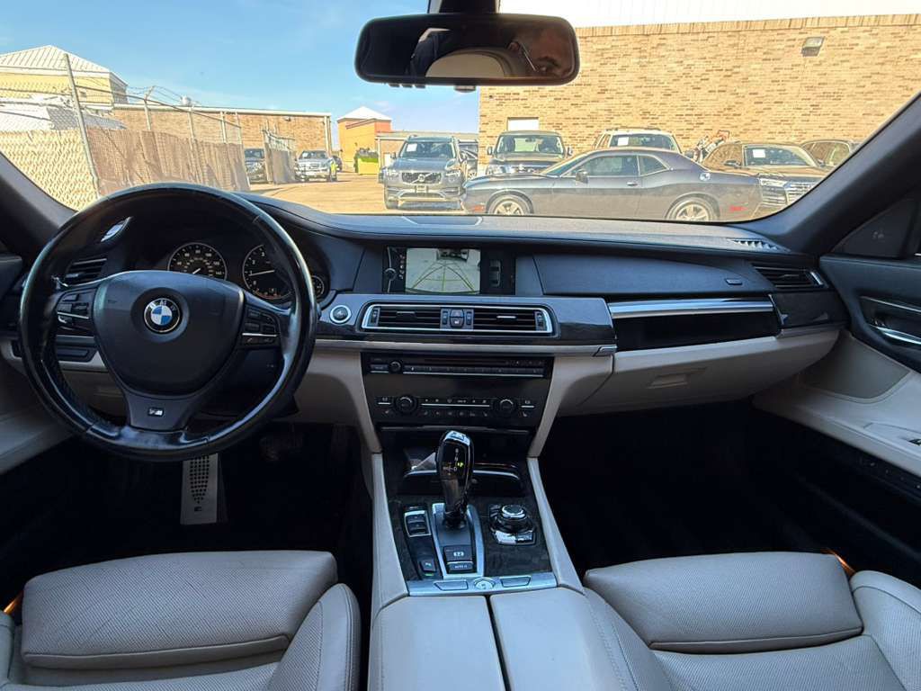 2012 BMW 7 Series Image 15