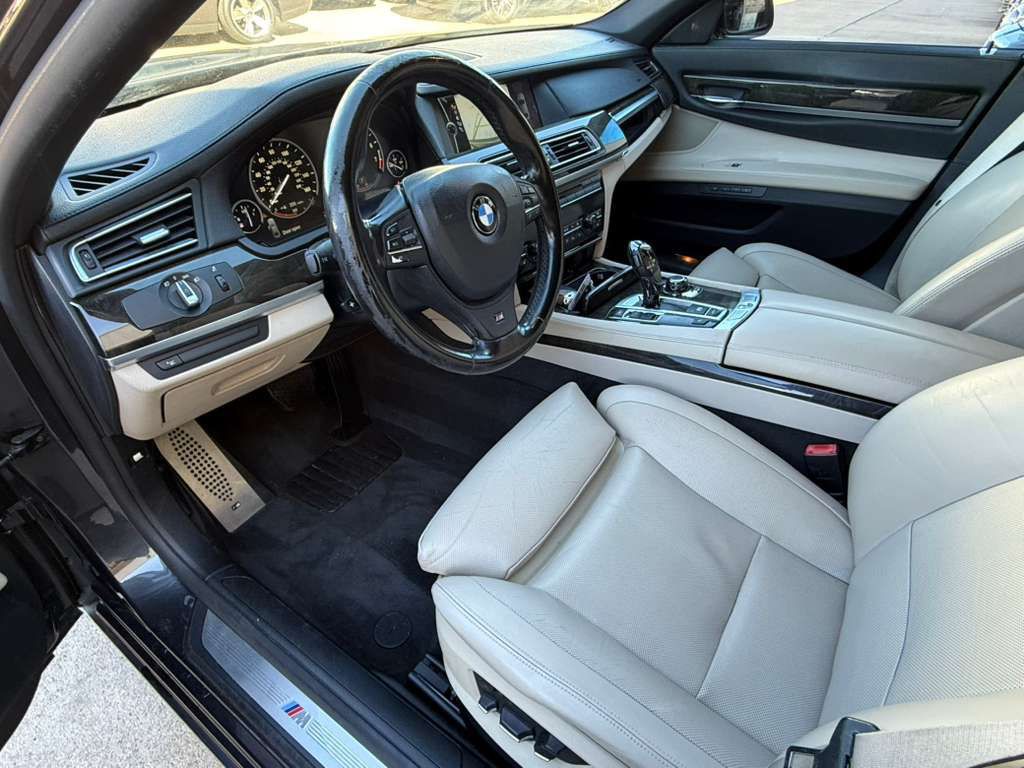 2012 BMW 7 Series Image 16