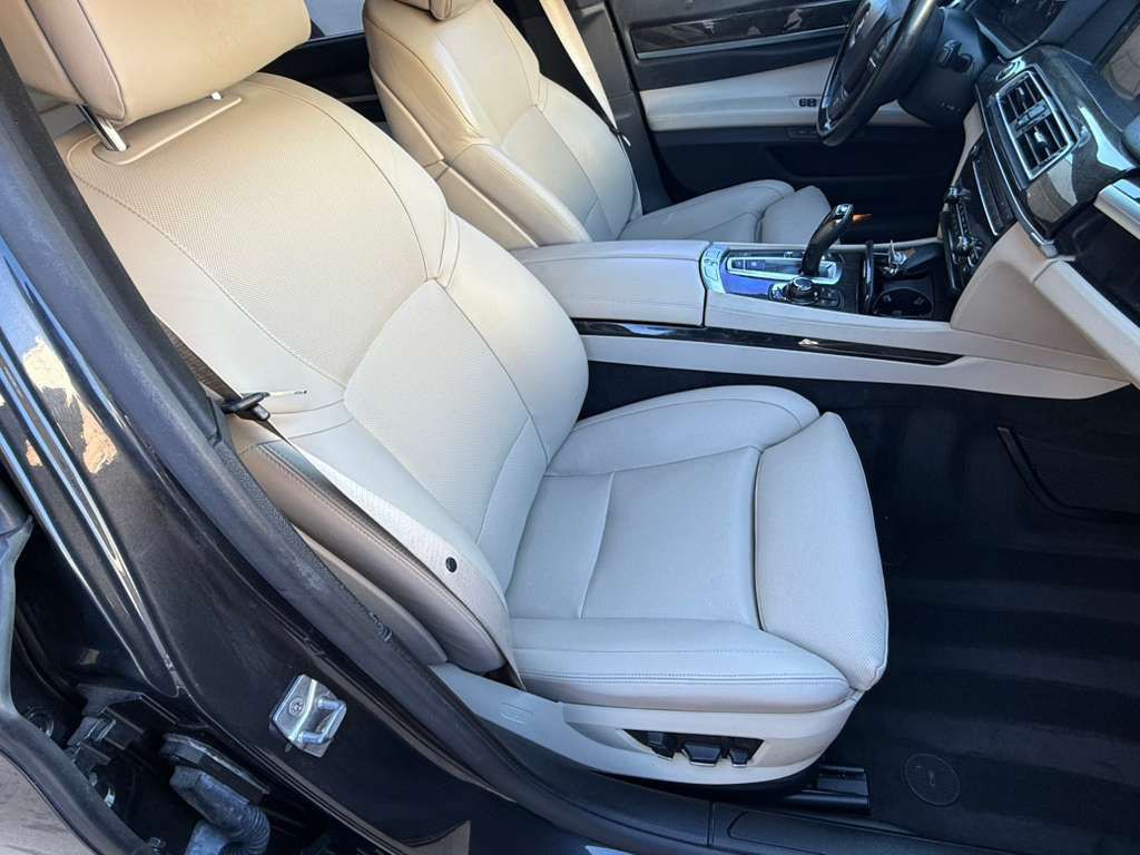 2012 BMW 7 Series Image 18