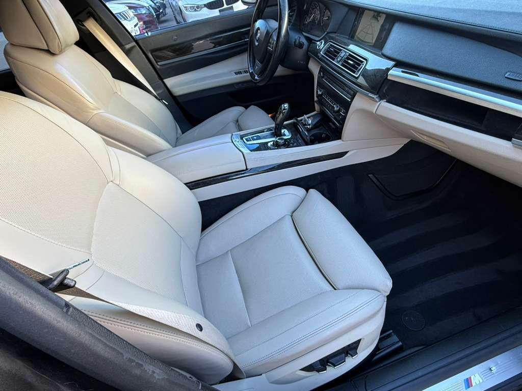 2012 BMW 7 Series Image 19
