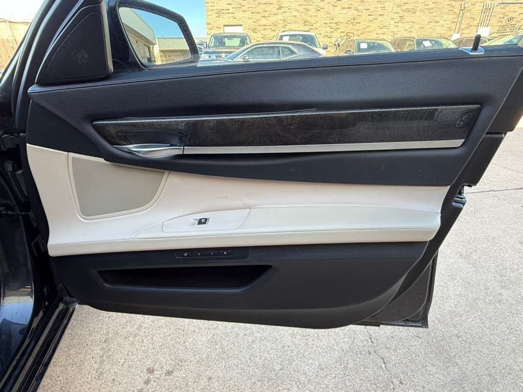 2012 BMW 7 Series Image 20