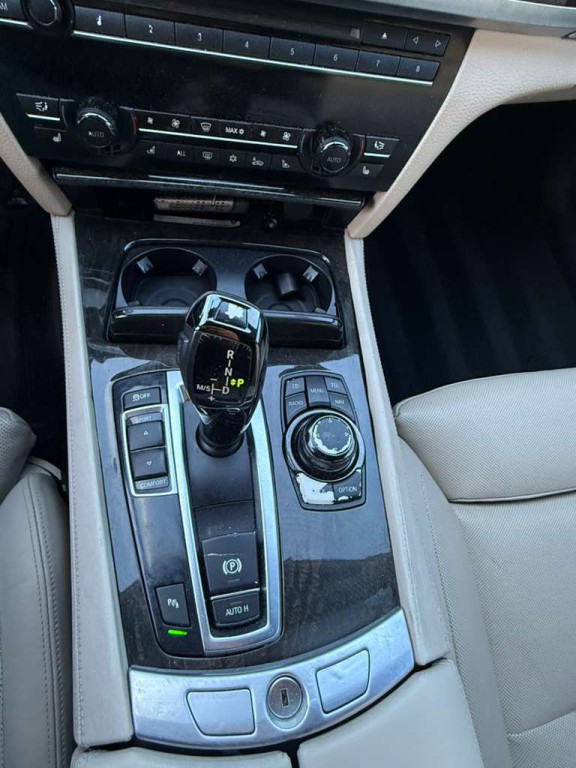 2012 BMW 7 Series Image 30