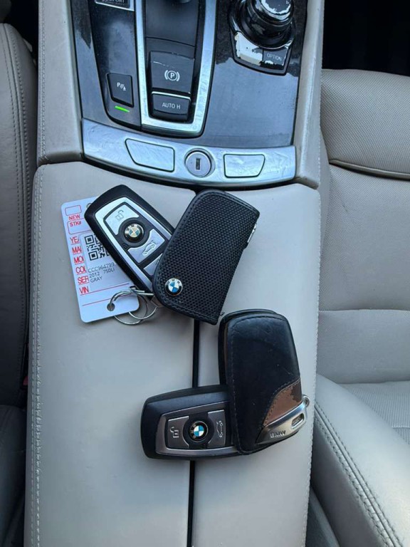 2012 BMW 7 Series Image 32