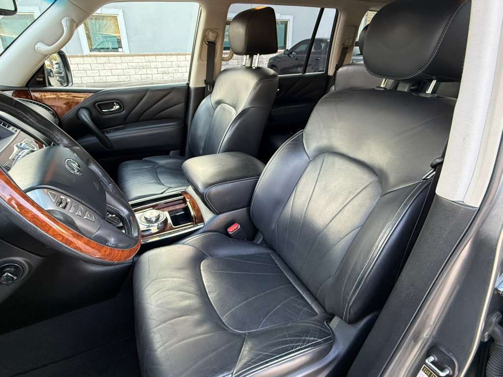 2016 INFINITI QX80 Image 11