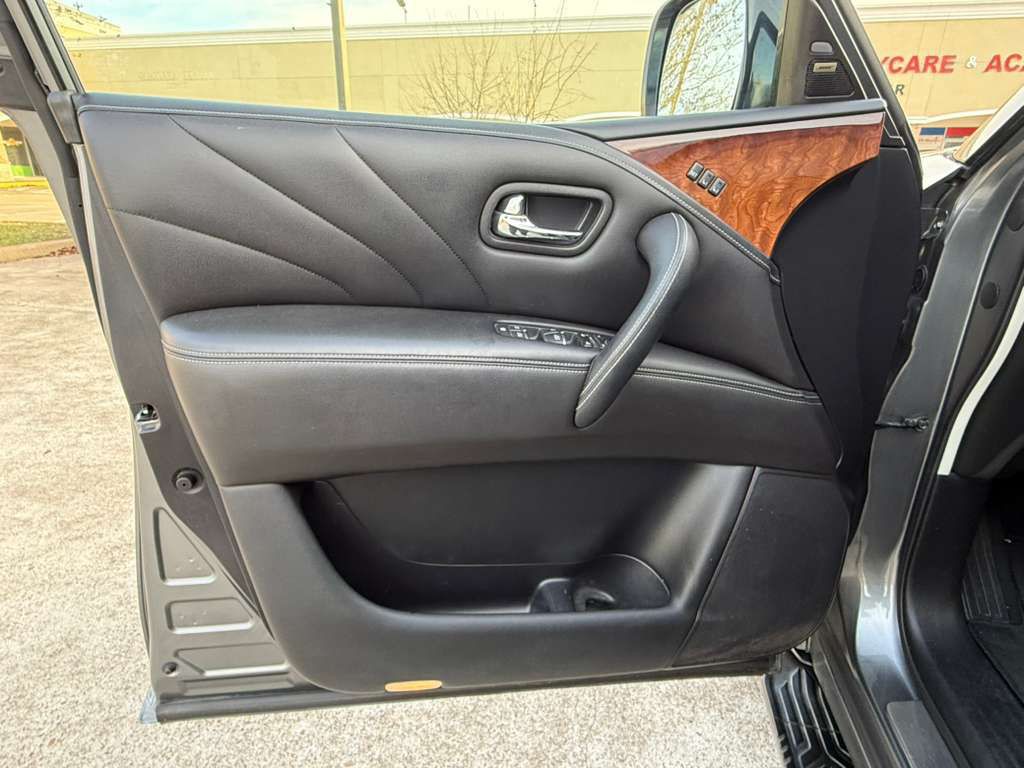 2016 INFINITI QX80 Image 14