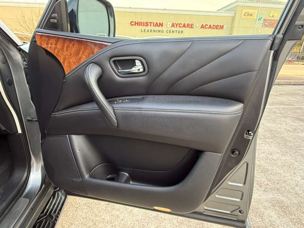 2016 INFINITI QX80 Image 15