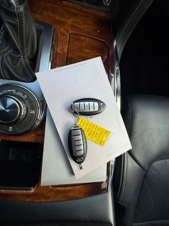 2016 INFINITI QX80 Image 32