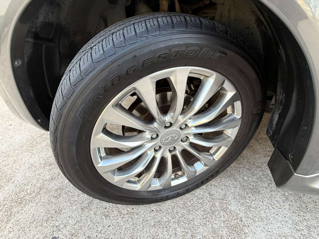 2016 INFINITI QX80 Image 36