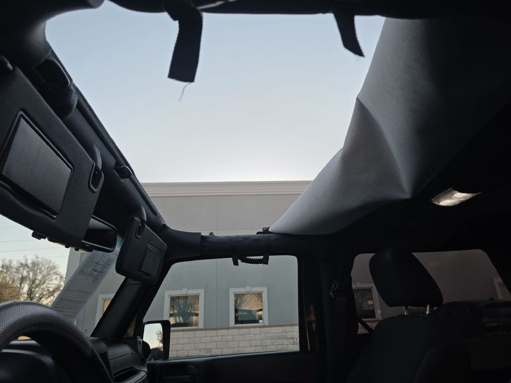 2017 Jeep Wrangler Image 21