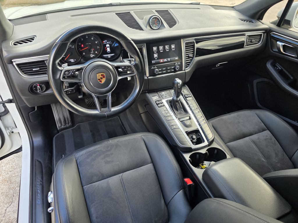 2018 Porsche Macan Image 13