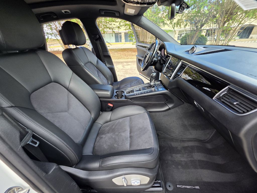 2018 Porsche Macan Image 15