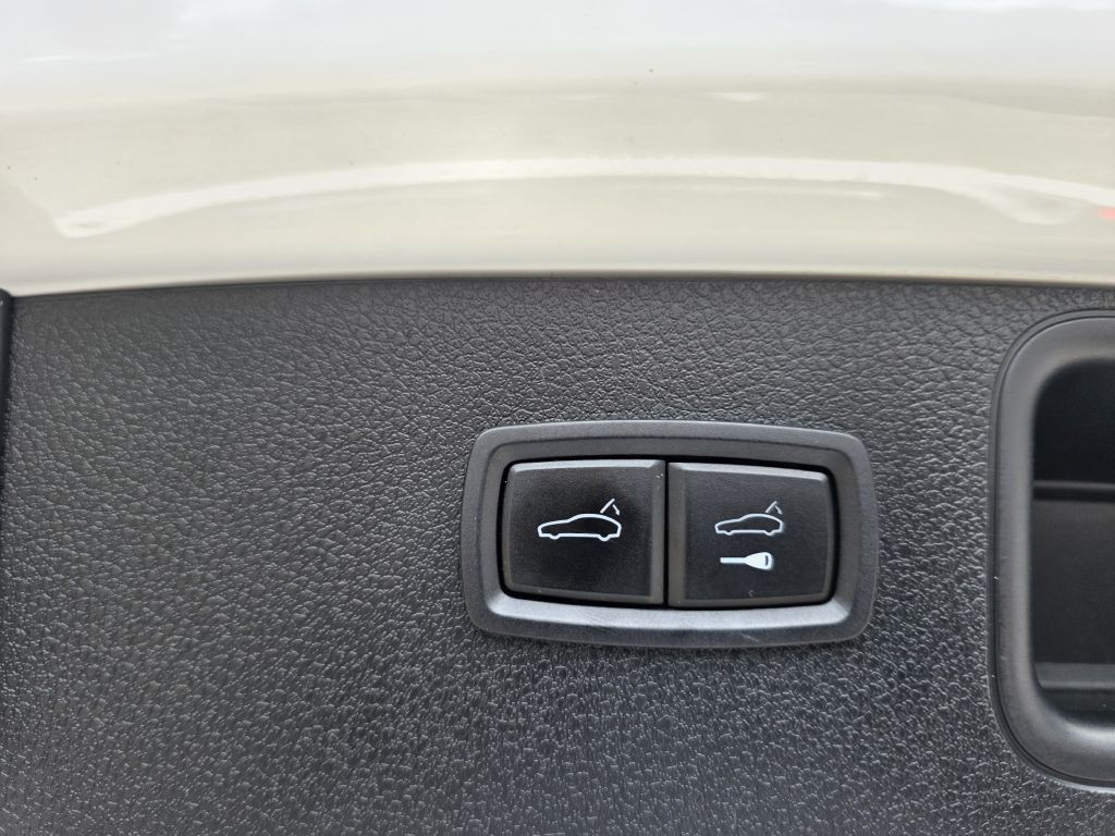 2018 Porsche Macan Image 20