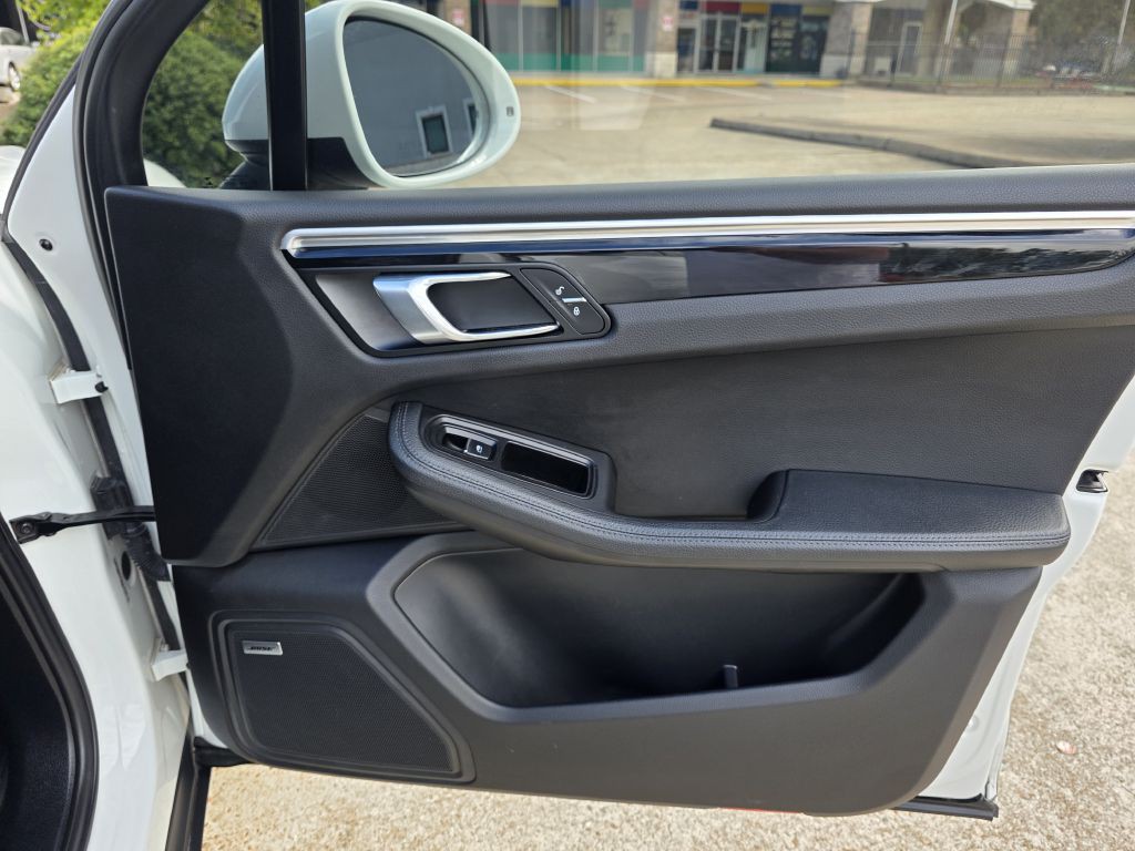 2018 Porsche Macan Image 21