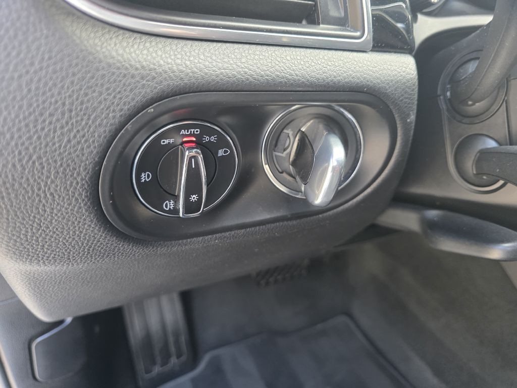 2018 Porsche Macan Image 24