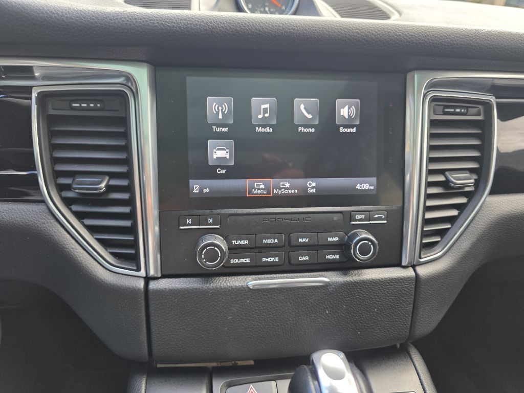 2018 Porsche Macan Image 27