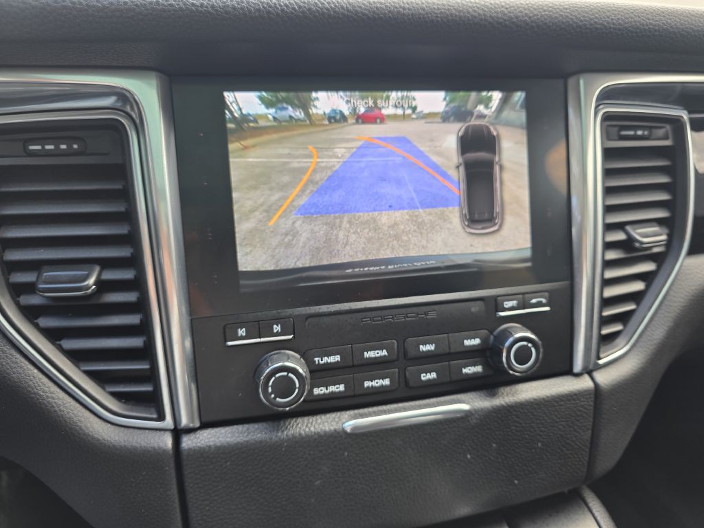 2018 Porsche Macan Image 28