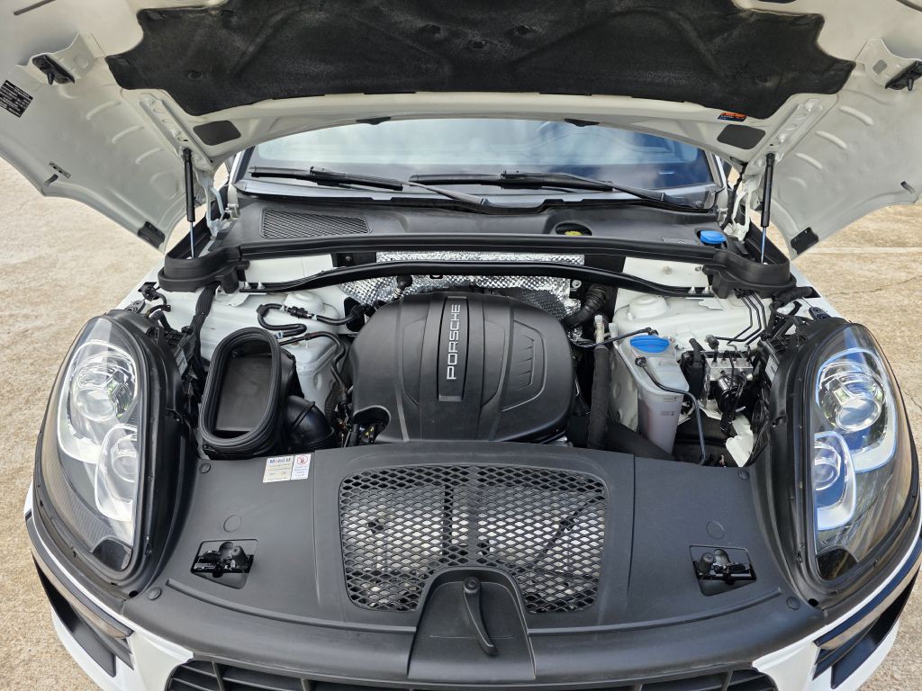 2018 Porsche Macan Image 34