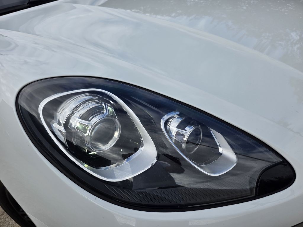 2018 Porsche Macan Image 35