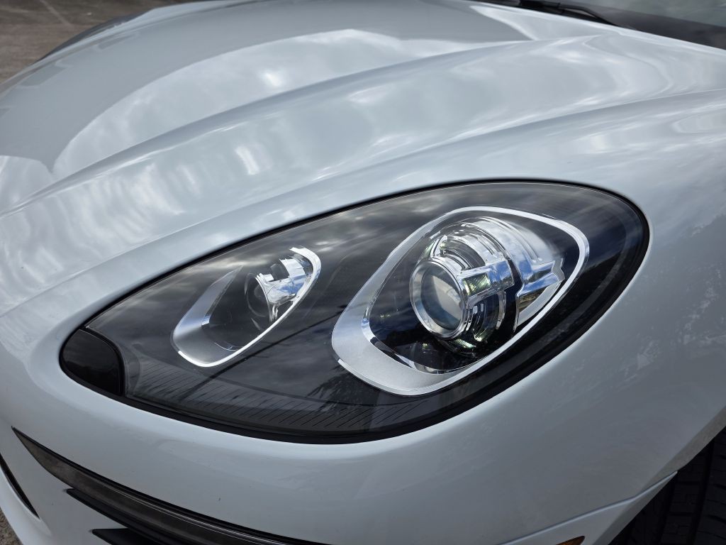 2018 Porsche Macan Image 36