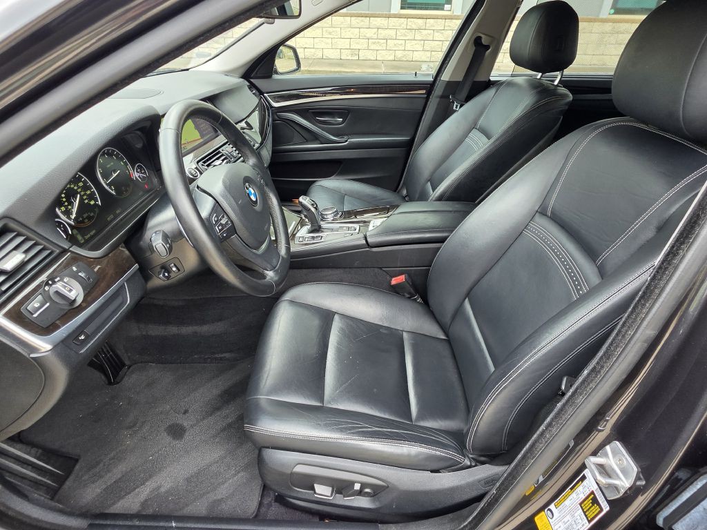 2016 BMW 5 Series Image 11