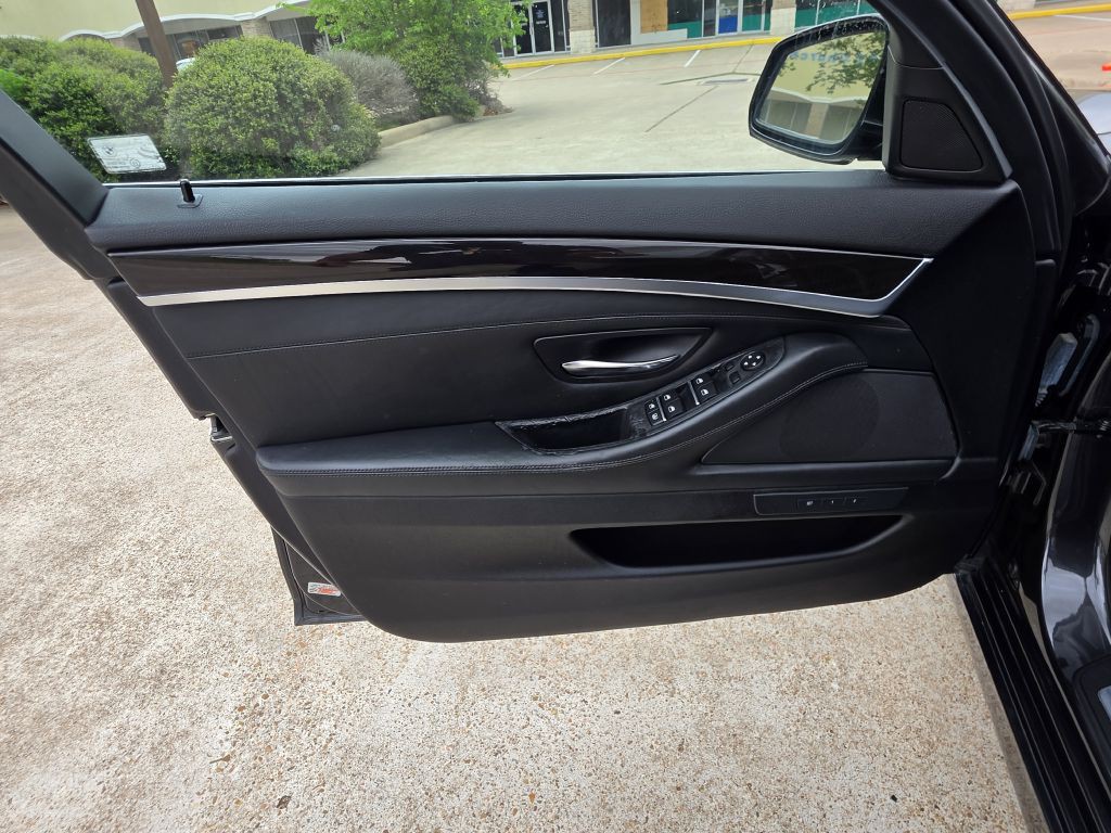 2016 BMW 5 Series Image 21
