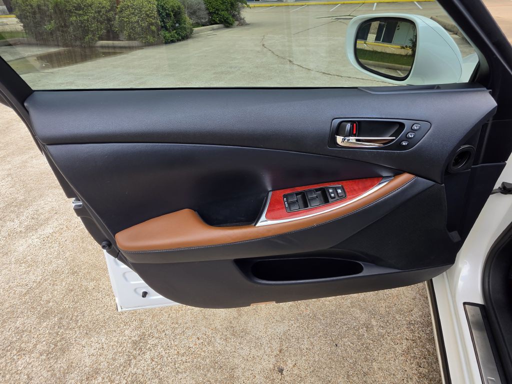 2012 Lexus ES Image 20