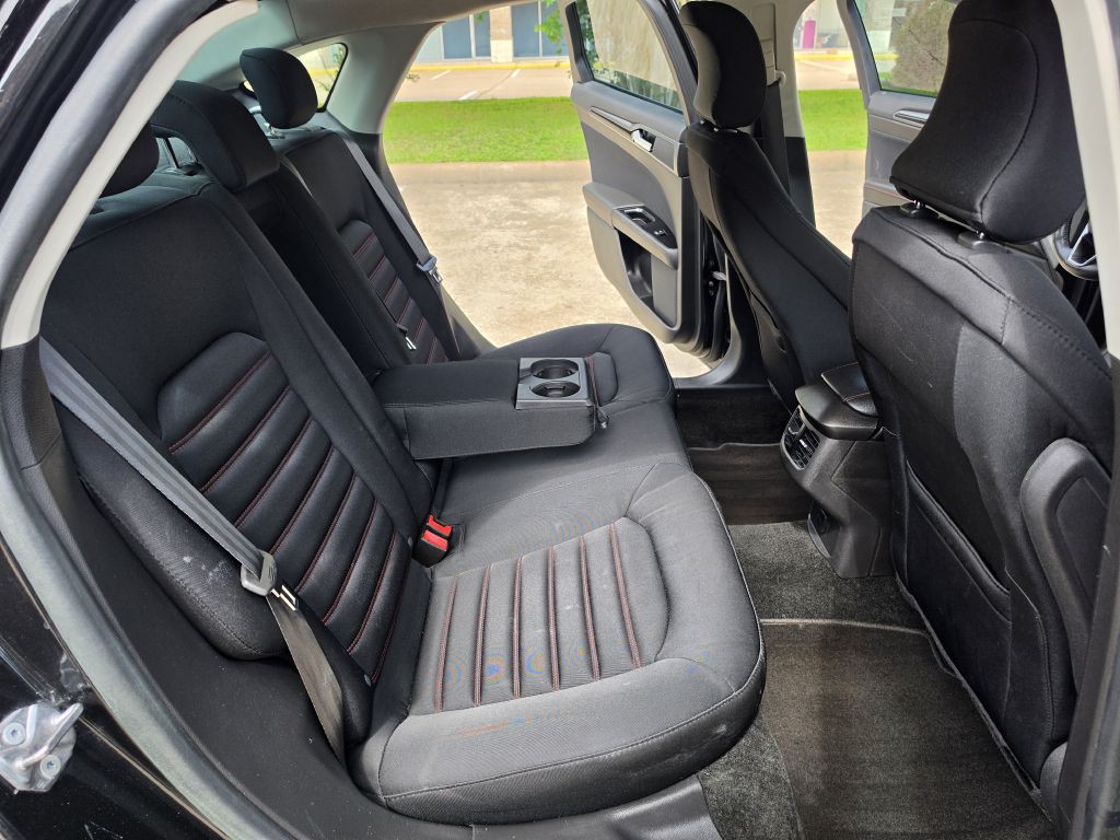 2015 Ford Fusion Image 16