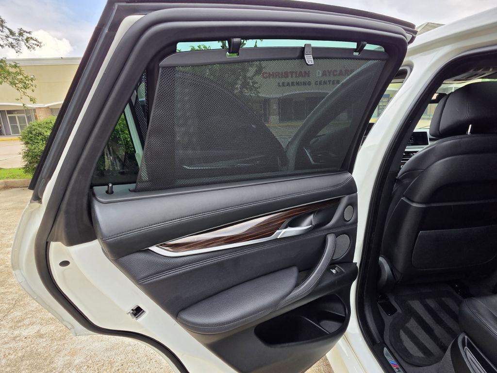 2017 BMW X6 Image 19