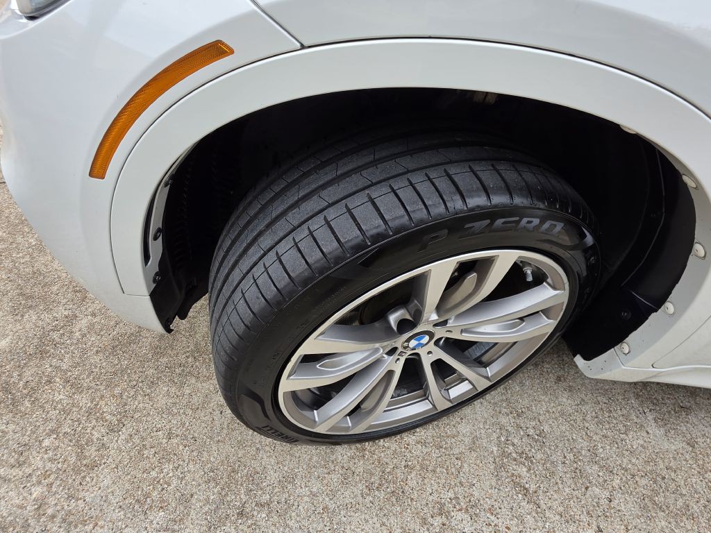 2017 BMW X6 Image 30
