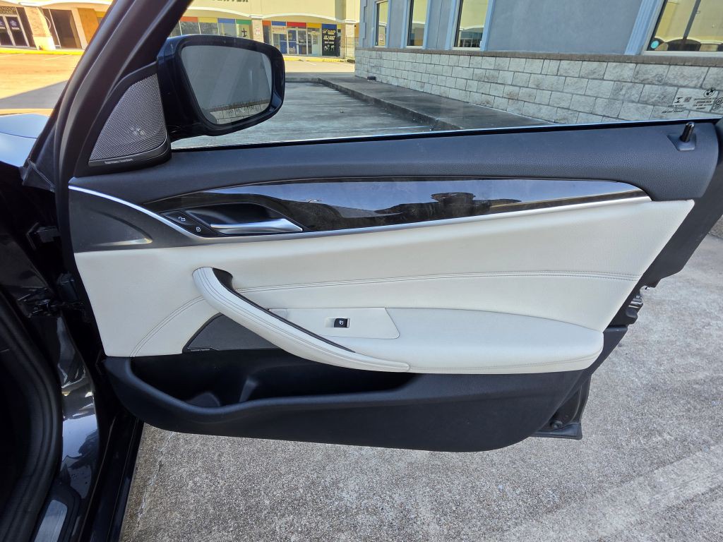 2017 BMW 5 Series Image 19
