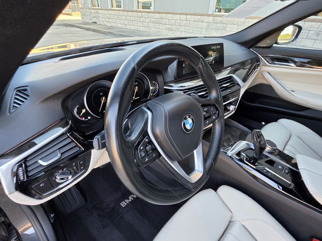 2017 BMW 5 Series Image 21